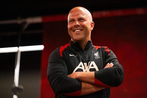 الصبر وأسلوب مختلف عن كلوب.. كيف قدم سلوت بداية مثالية مع ليفربول؟ (تحليل)